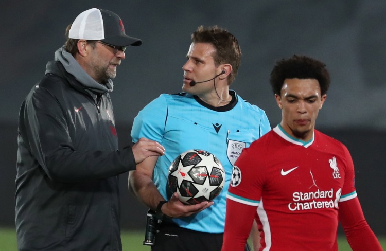 安德里希谈判罚：丘库埃梅卡倒地的方式对我来说不是正常摔倒