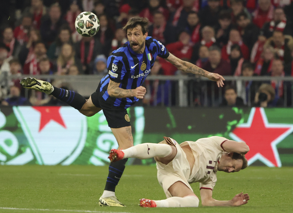 中超战报：加布里埃尔一击制胜，上海海港1-0大连英博夺冠（加布里埃尔建功，上海海港1-0大连英博问鼎中超）