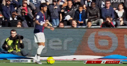 英超第14轮：切尔西1-3利兹联两场不胜 托辛失误送礼帕尔默复出