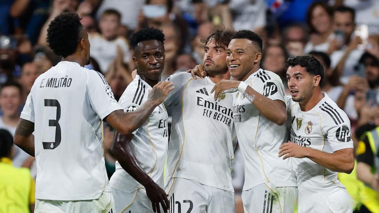 半场：拜仁2-2弗赖堡，卡尔、奥利塞分别传射，铃木唯人进球