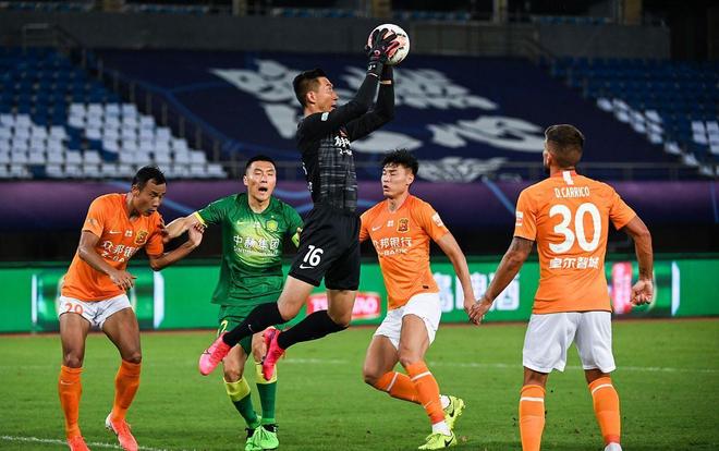 东体：申花像会学习却不会考试的优等生，背负过重的心理负担