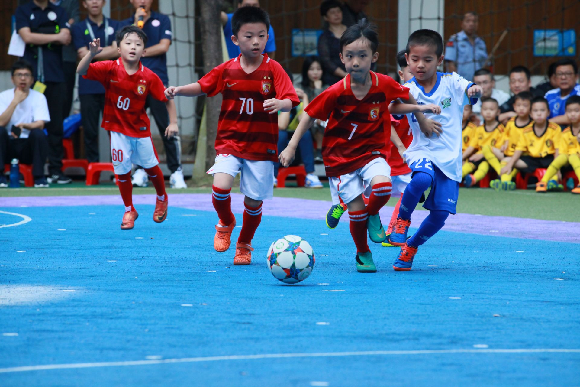 半场：莱比锡0-0不莱梅，巴克豪斯多次扑救