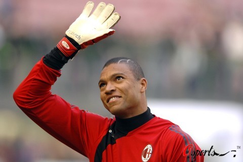 门将扑出点球，全场掌声雷动