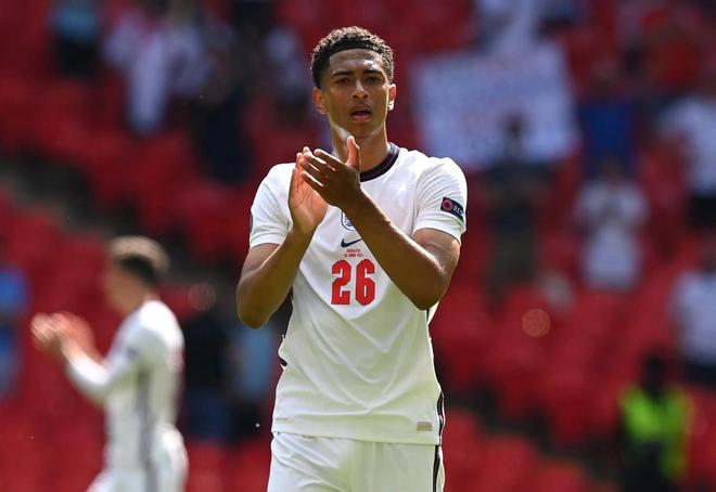 历史首次女裁判担任中超主裁，董方雨将执法西海岸vs亚泰