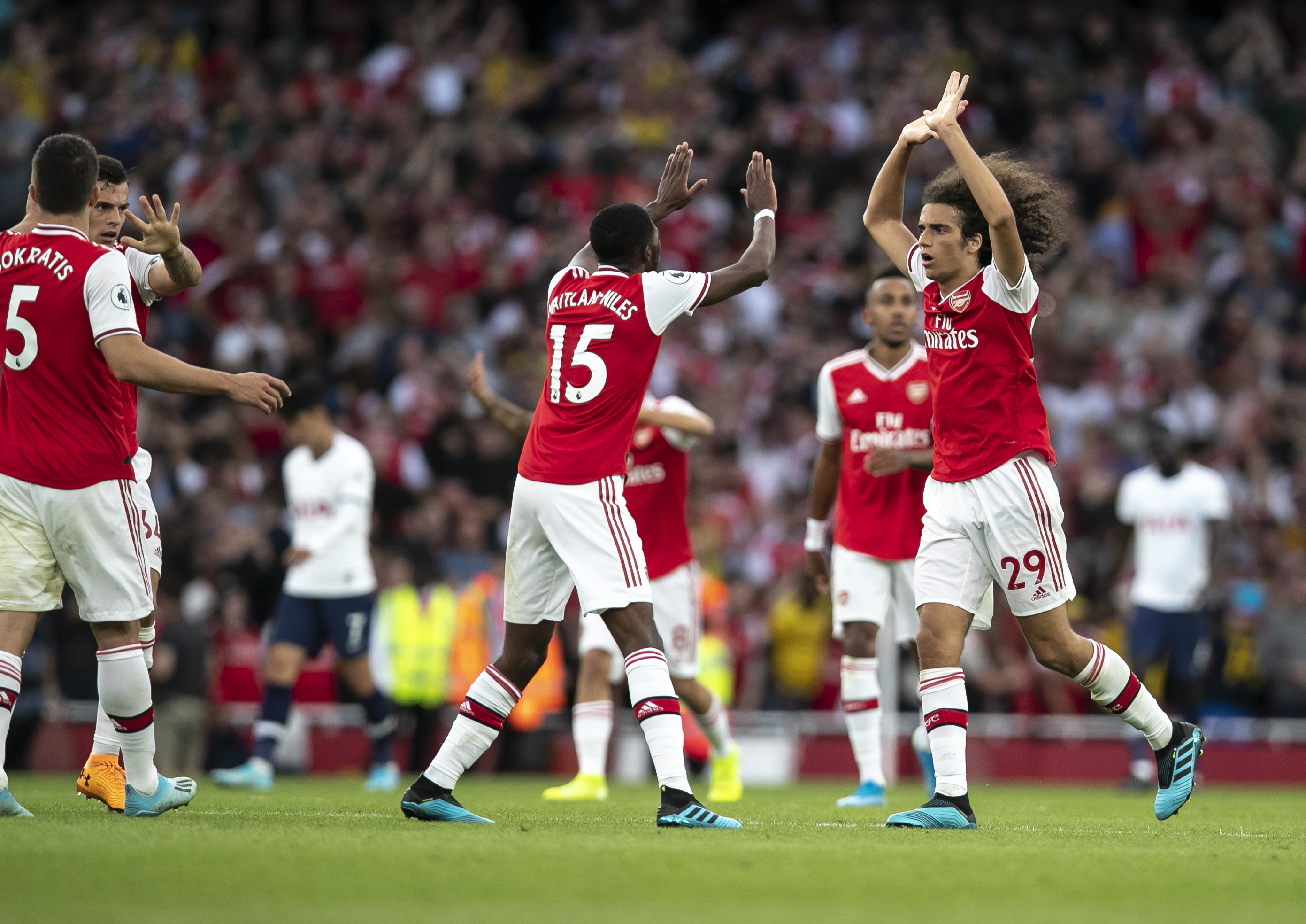 迪亚斯本赛季19场已送出6次助攻，超过上赛季整个赛季