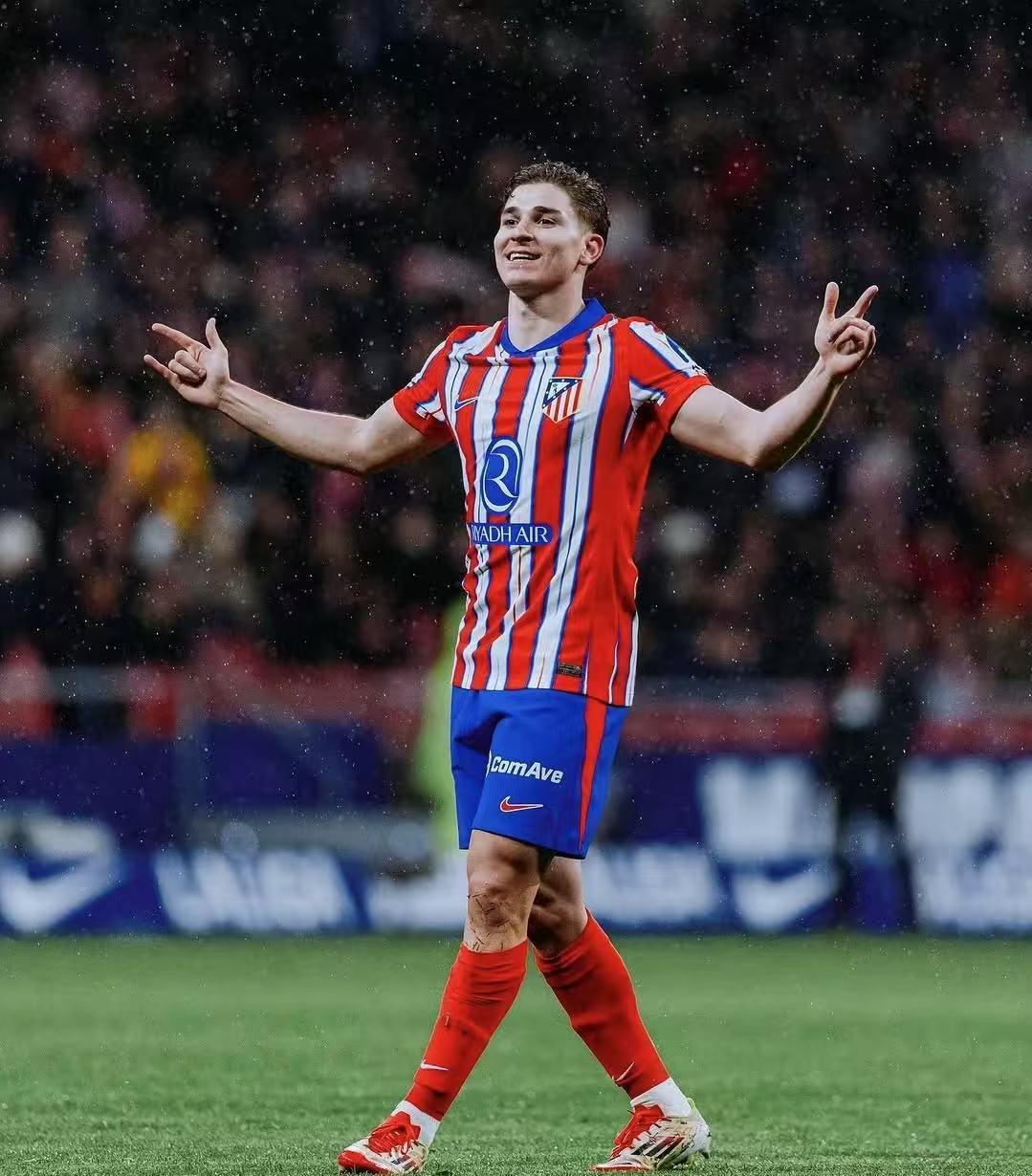 终极猜想来了：阿森纳掉链子无缘冠军VS英超夺冠，你选哪个？