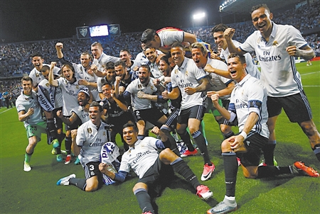 2025混团世界杯中国队三连冠，中日德选手合影定格荣耀