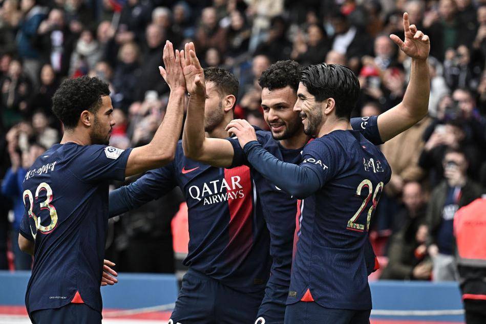 德甲战报：双方均无建树互交白卷，斯图加特0-0闷平霍芬海姆（德甲：斯图加特与霍芬海姆互交白卷，0-0握手言和）