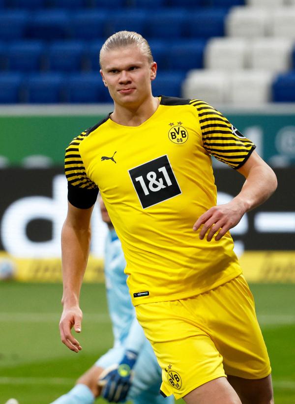 尹鸿博感谢国足官方祝福：能为国征战是我此生最大骄傲和荣耀（尹鸿博致谢国足官方祝福：为国出战是我一生最大的荣誉与骄傲）