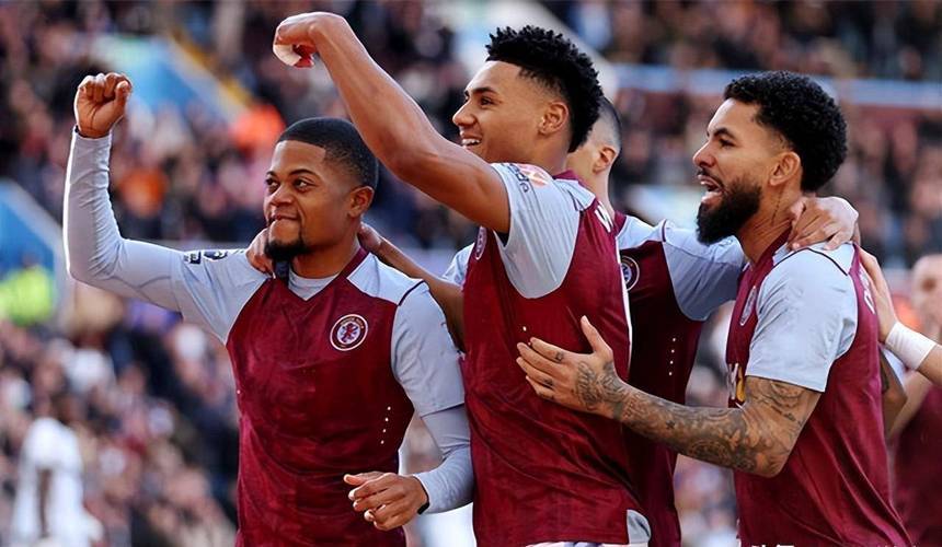 消息人士称，利物浦已开启谈判，有意以5000万英镑签下德甲顶级球员之一。（据知情人士透露，利物浦已展开磋商，计划以5000万英镑引进一位德甲顶尖球星。）