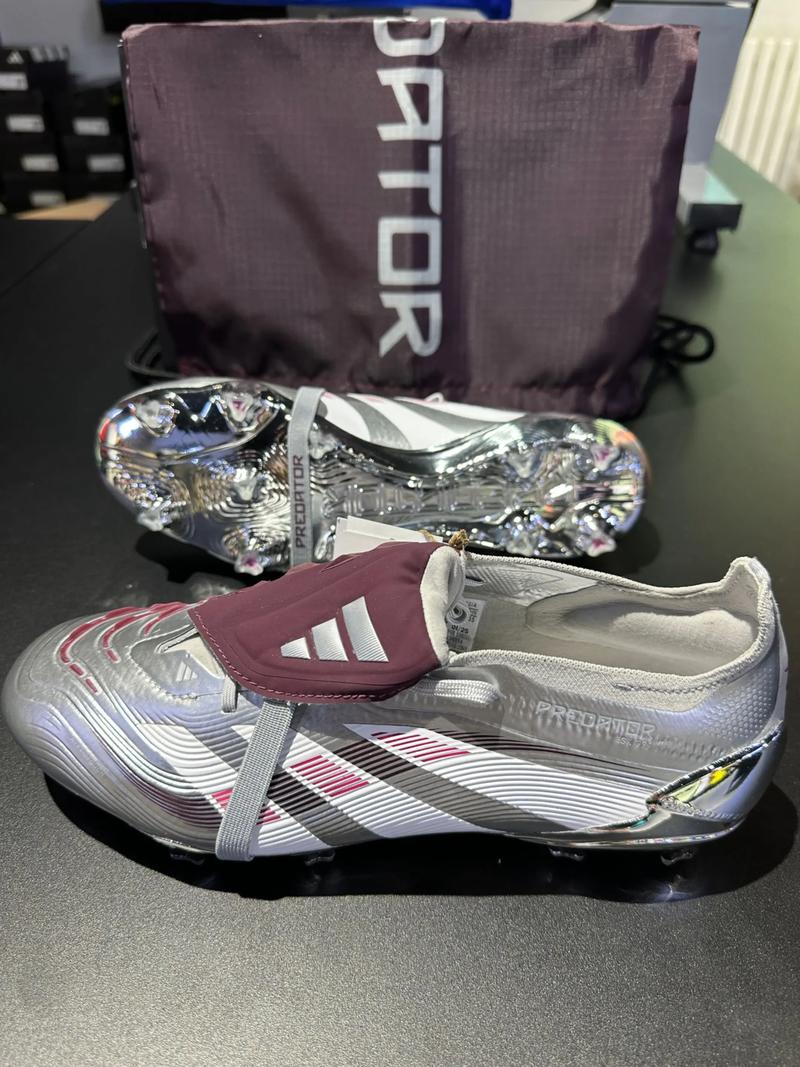 记者：巴洛特利与达曼协作的传闻不实，没有球队有意签下他（记者：巴洛特利与达曼合作传闻不实，暂无球队有意引进他）