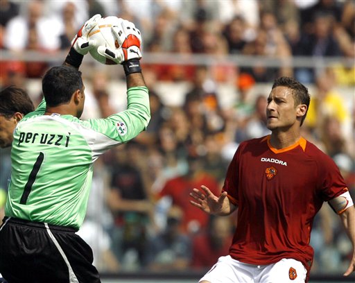 致敬CP3！快船主场球迷之墙摆满了保罗“空接之城”时期的球衣