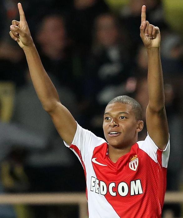 神锋！小蜜蜂前锋蒂亚戈再演梅开二度，联赛13场进11球