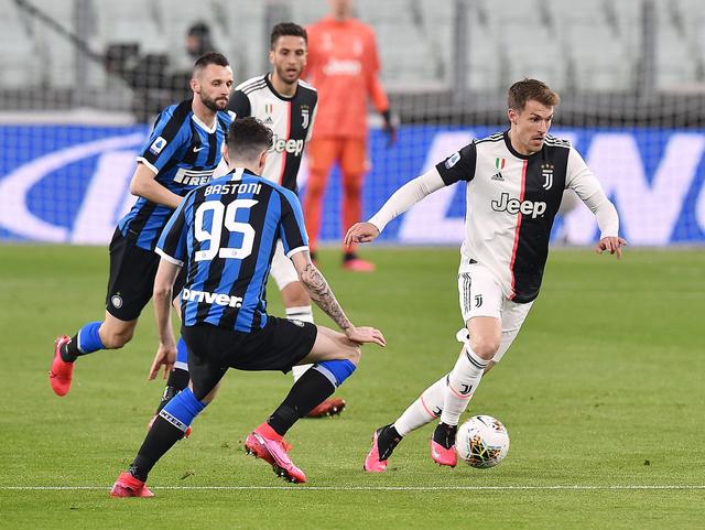 西甲半场：安东尼闪击，费兰戴帽，巴萨暂4-1贝蒂斯