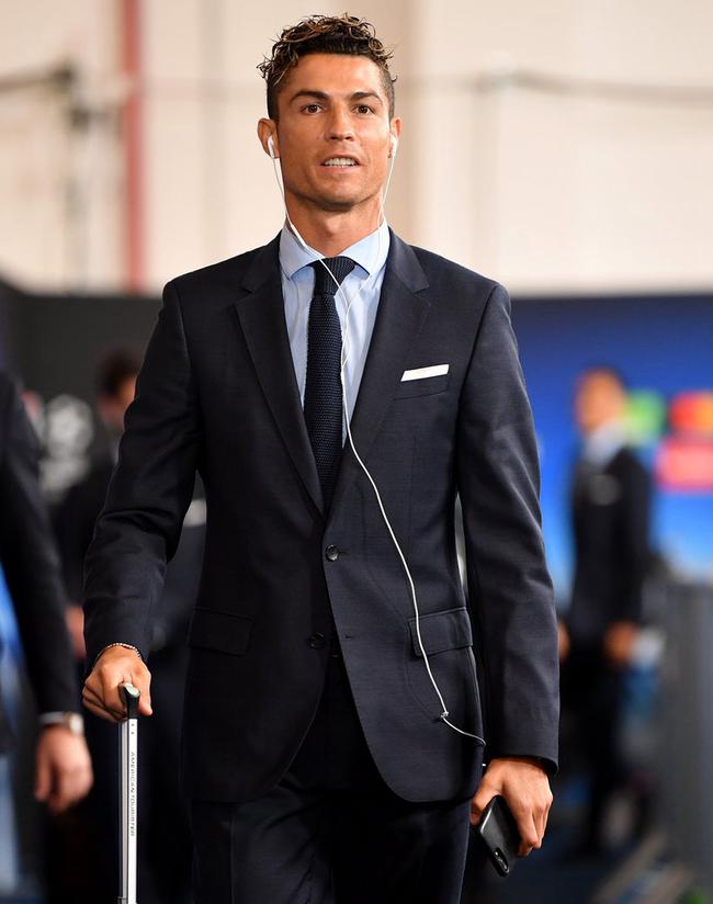 英超积分榜：曼城暂升二桑德兰仍高歌 纽卡超曼联红军（英超积分榜：曼城暂居次席 桑德兰势头不减 纽卡压过曼联与红军）